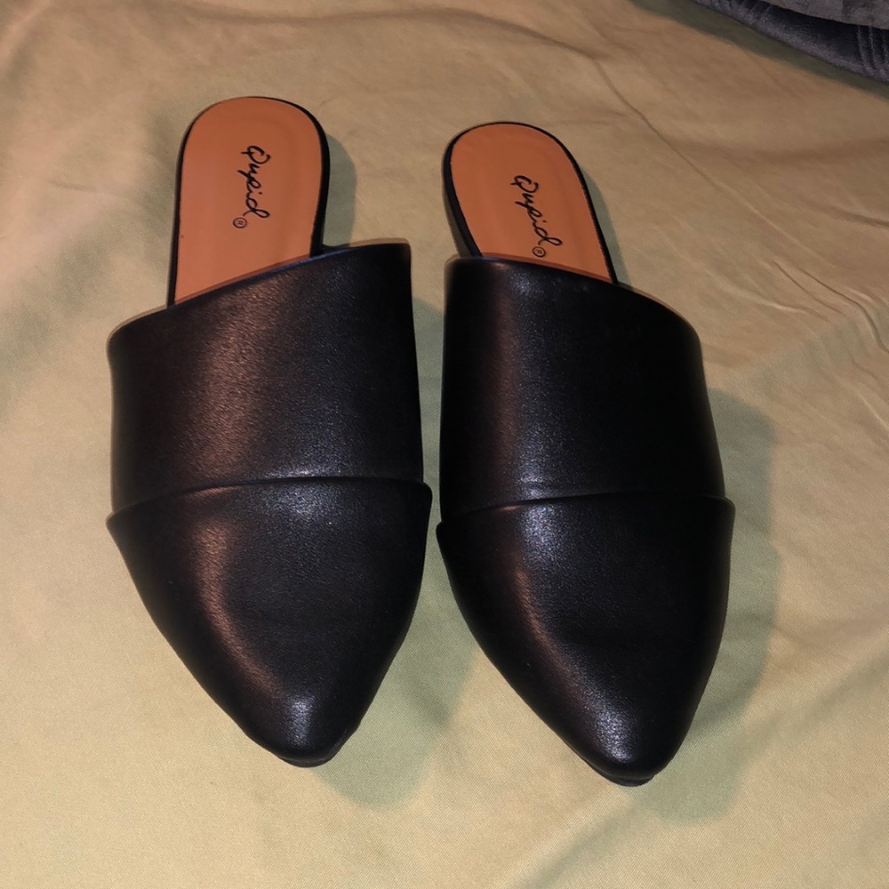 Qupid black leather mule flats size 5.5